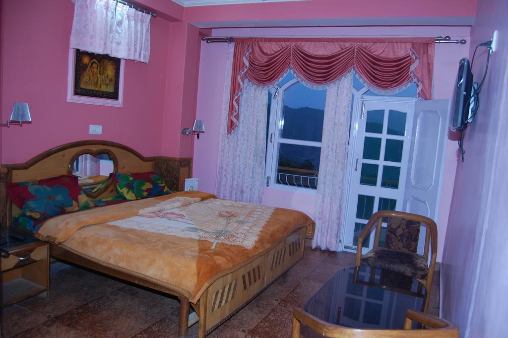 Hotel Ashish Inn Kandaghat Room photo