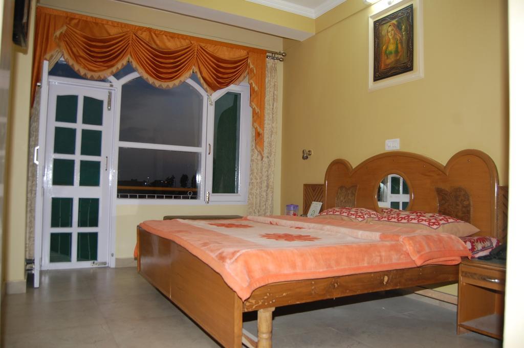 Hotel Ashish Inn Kandaghat Room photo